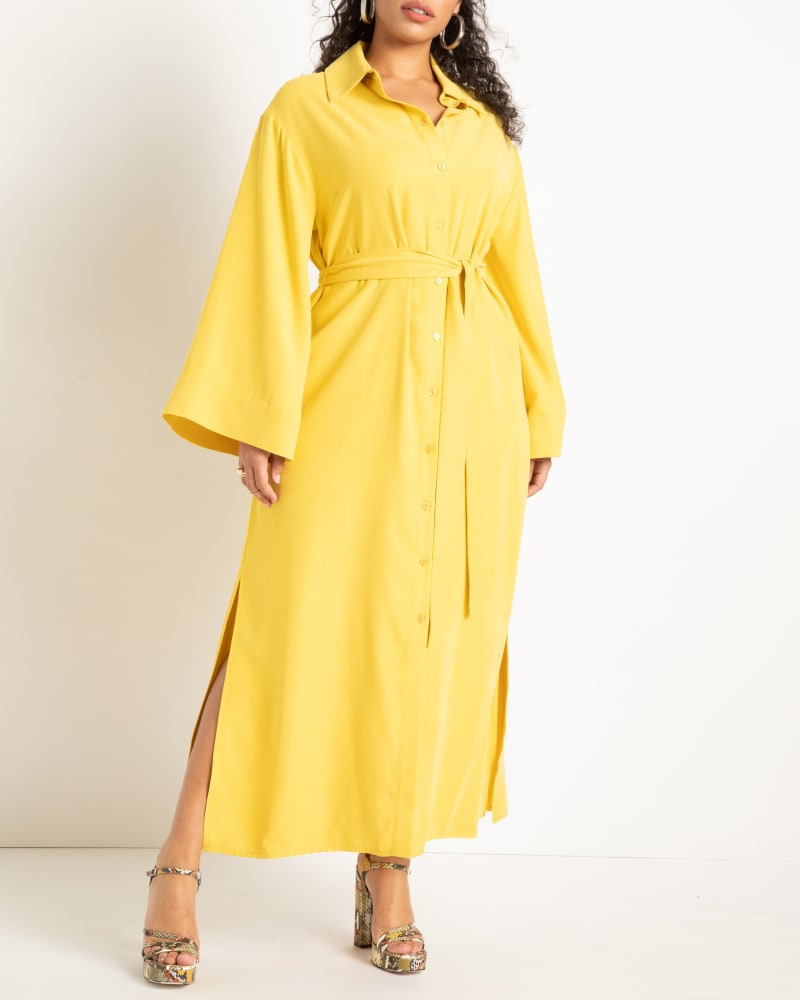 Front of a model wearing a size 26 Flare Sleeve Button Down Shirtdress in Yellow by ELOQUII. | dia_product_style_image_id:272801
